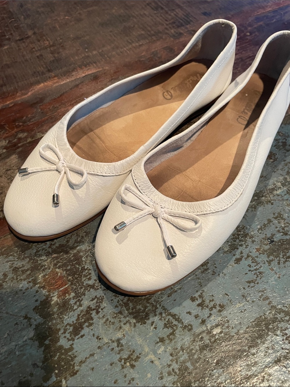 Michelle D Cream Leather “Bestie” Ballet Flats with Bow Detail